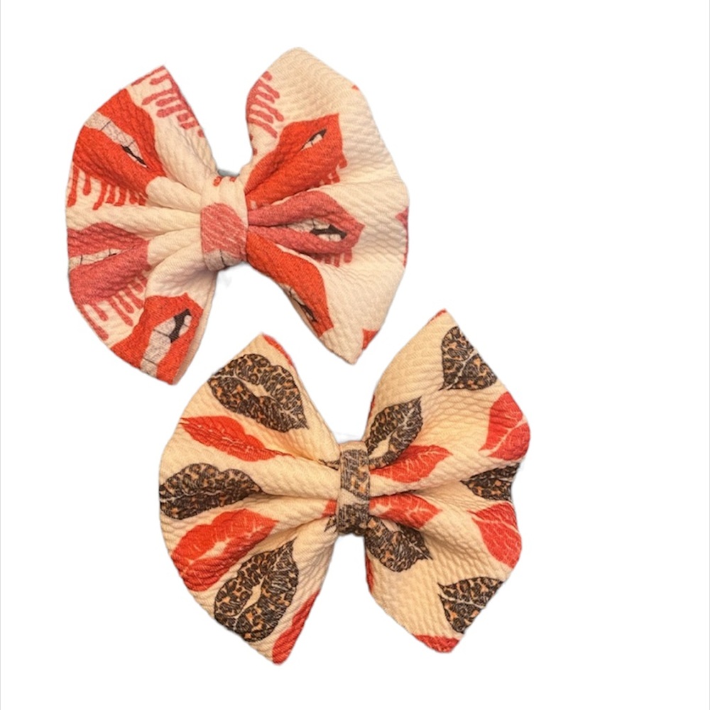 Set of lip bows
